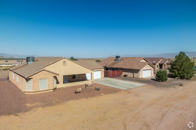 Homes in Valle Vista cost between $270,000 and $450,000.