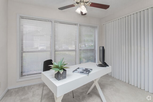 1BR, 1BA - 1005sf - Sun Room