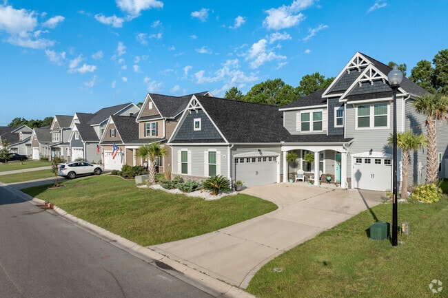 Large new traditional homes are popular in Murraysville.