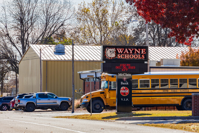 Presenting the signage of Wayne Middle School