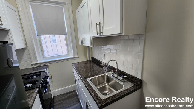 1160 Boylston St unit 26, Boston College, MA 02467 - photo 3