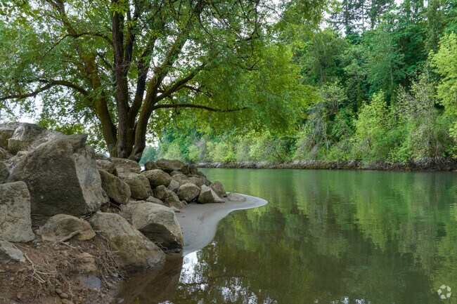 Head east from Lakewood to George Rogers Park to get access to the Willamette River.