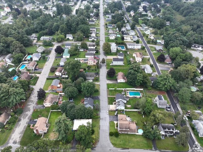 Eaton Heights has easy access to downtown Manchester.