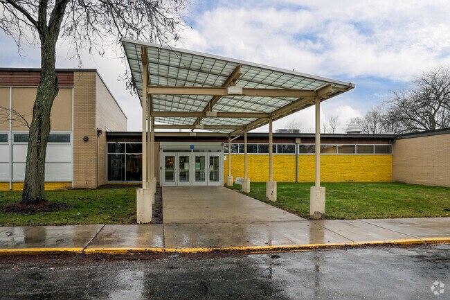 Columbus Intermediate School, Bedford