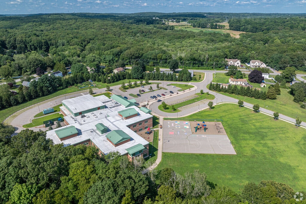 Residents enjoy Oswegatchie Elementary School for it's convenience and competent staff.