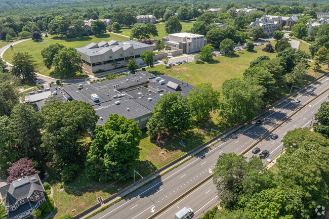 The Williams School is readily accessable from the main road located minutes from campus.