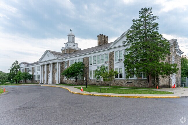 Violet Avenue Elementary School is a public elementary school in Poughkeepsie NY.