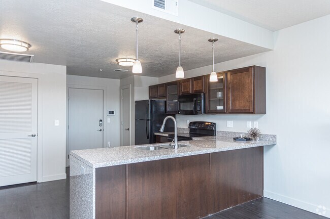 Studio, 1BA - 532 SF