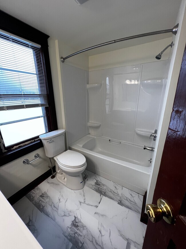 329 N Sherman Ave unit 3, Madison, WI 53704 - photo 7