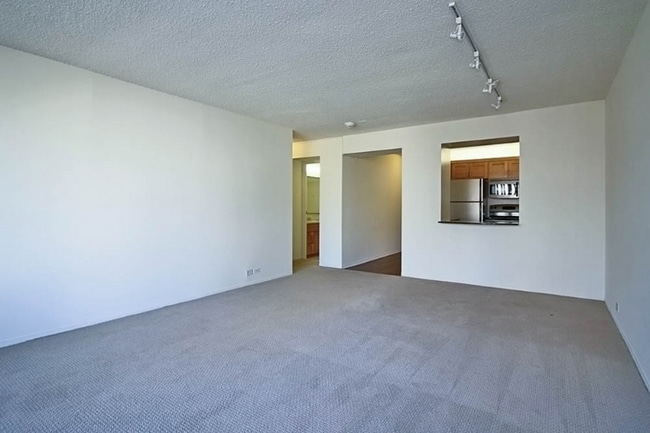 240 E Wacker Dr, Chicago, IL 60601 - photo 5