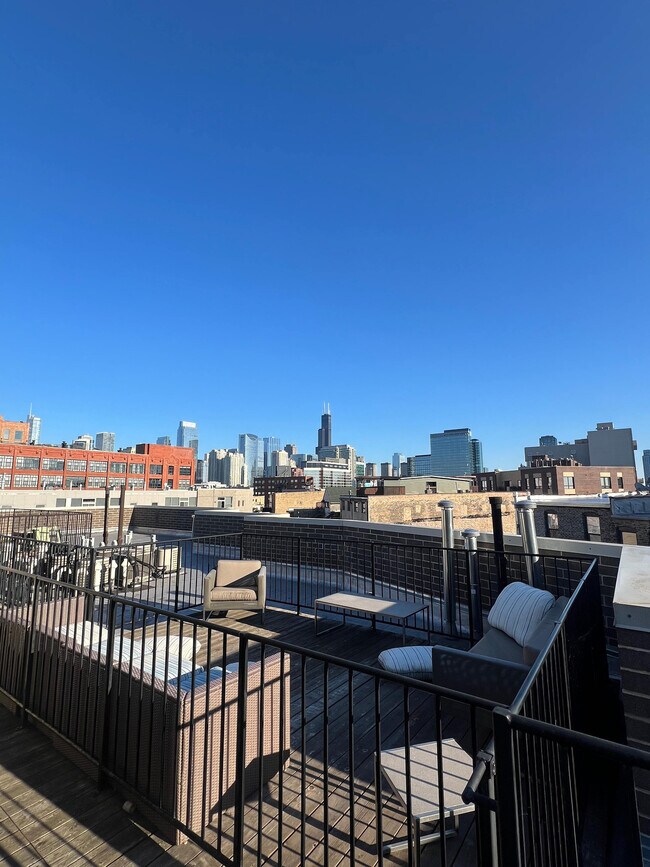 951 W Huron St unit ID1031380P, Chicago, IL 60642 - photo 5