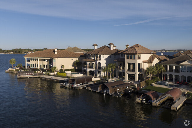 The residents of the Bella Vista neighborhood in Conroe have direct access to Lake Conroe.