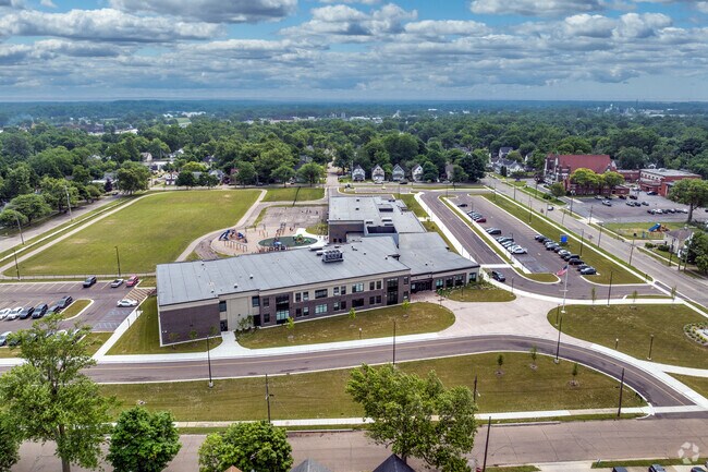 The Edison Environmental Science Academy's teachers hold a B rating on Niche.com.