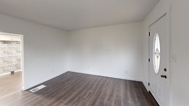 124 N Perry St, Lima, OH 45804 - photo 3