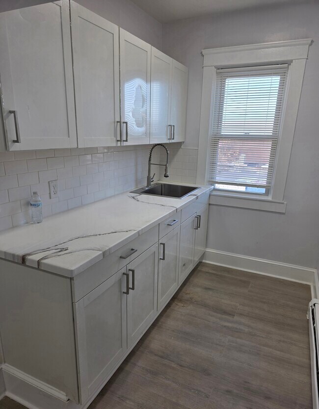 267 New York Ave unit Sevond FL, Providence, RI 02905 - photo 4