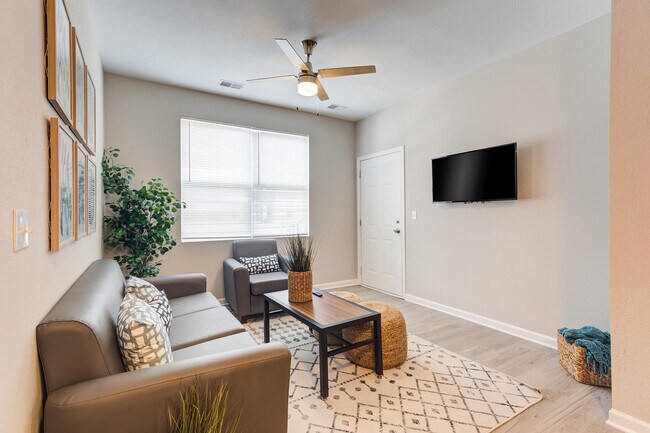 The Social Normal, Normal, IL 61761 - photo 4