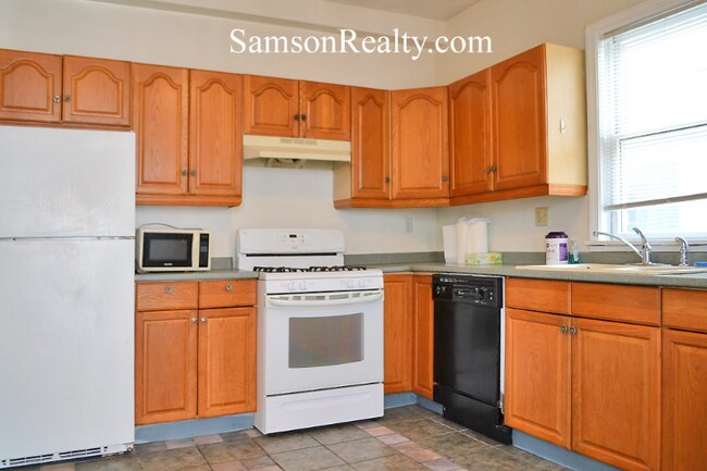 204 Angell St unit 2, Providence, RI 02906 - photo 4