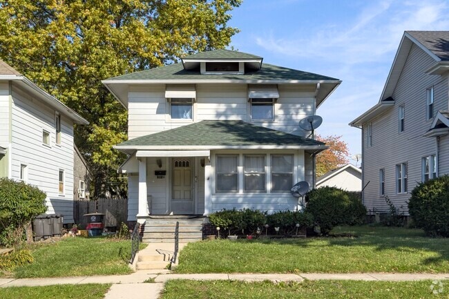 Many homes in South Calhoun Place rest in the shade of trees on blankets of grass.