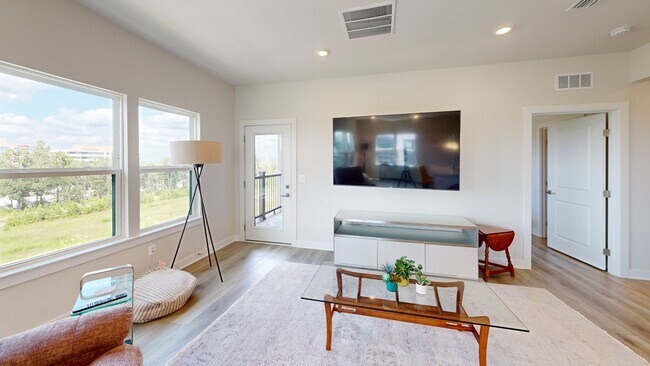 Woodland Park East unit V, Herndon, VA 20171 - photo 2