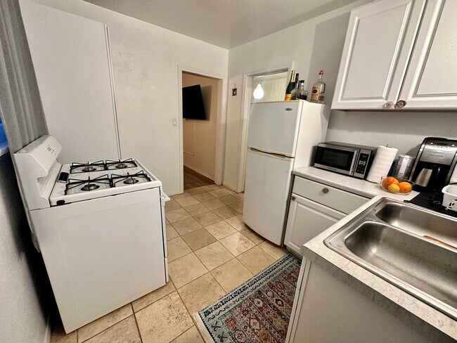 218 S Broadway unit B, Redondo Beach, CA 90277 - photo 6