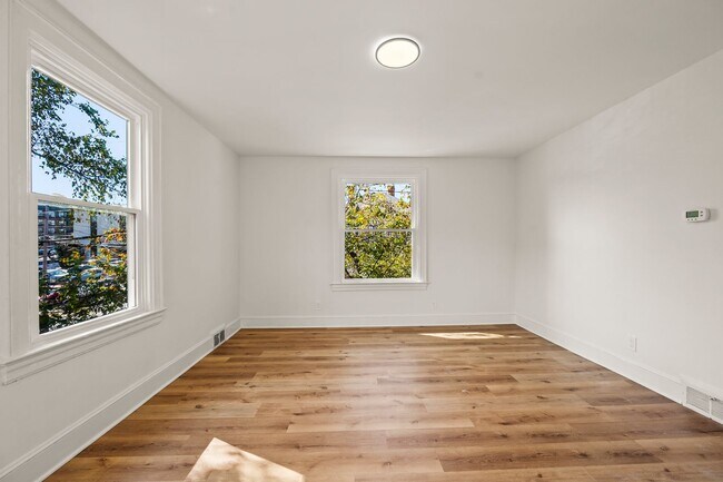 209 N Spring St unit 217 N Spring St-Unit, Winston Salem, NC 27101 - photo 7