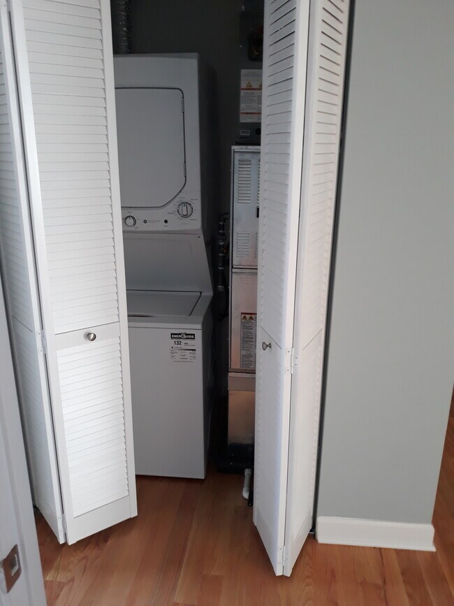 1644 W Pratt Blvd unit 1F, Chicago, IL 60626 - photo 7