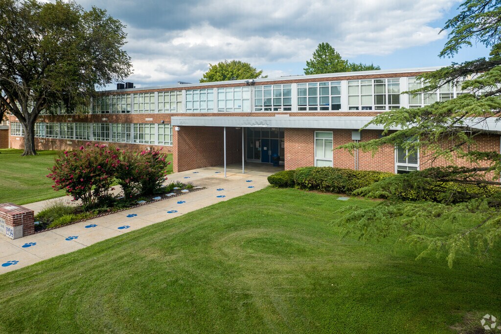 Sparrows Point Middle School is an above average, public school located in Sparrows Point, MD.