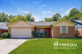 126 Tharp St, Arlington, TX 76010