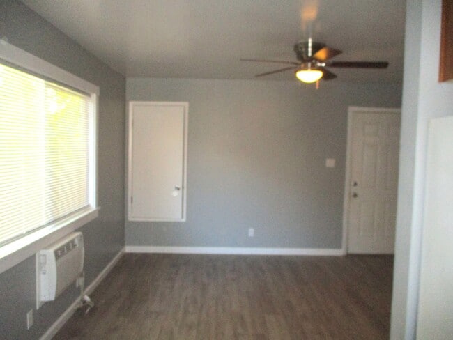 326 V St unit . 3, Sacramento, CA 95818 - photo 6