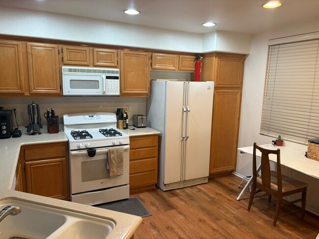 2307 Ternberry Ct, Tustin, CA 92782 - photo 3