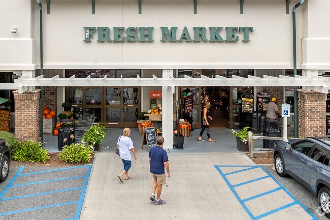 The closest Fresh Market to Indigo Run is only 5 minutes from the neighborhood.