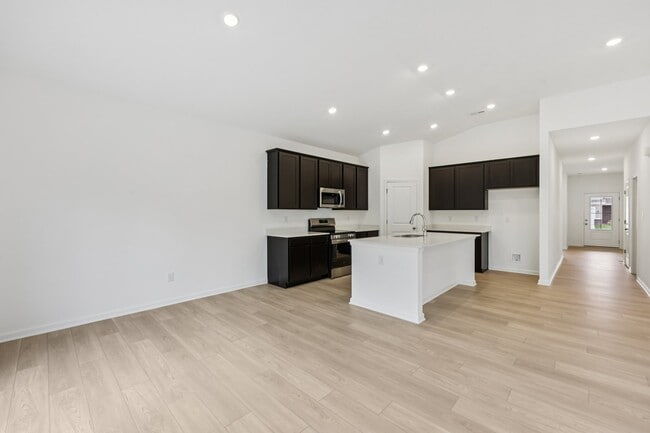 4702 Little Pearl Ln, Indianapolis, IN 46235 - photo 7