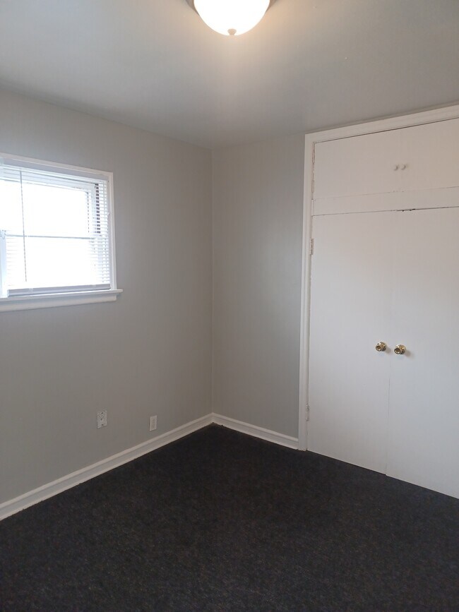 2605 W Victory Ln unit 2, Milwaukee, WI 53209 - photo 4