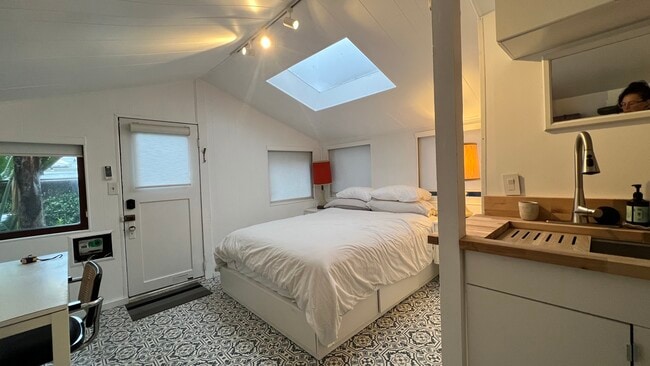 880 Commonwealth Ave, Los Angeles, CA 90291 - photo 2