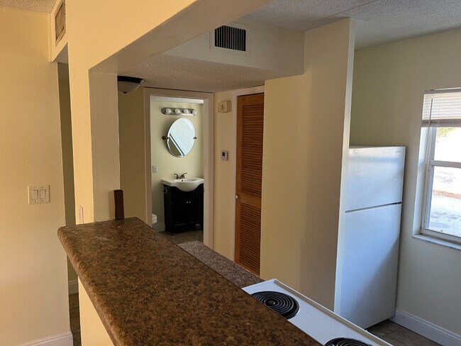 Baywalk Apartments, Saint Petersburg, FL 33701 - photo 4