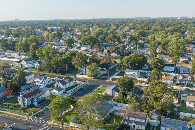 Ulysses Byas Elementary is nestled in a large suburban setting.