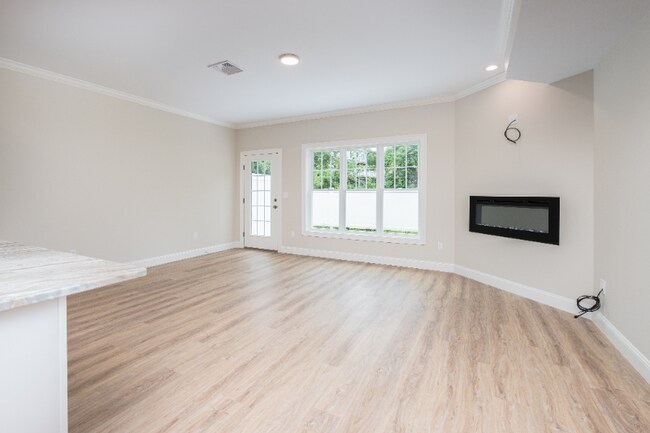 17 Edgewater Cir, Berlin, CT 06037 - photo 6