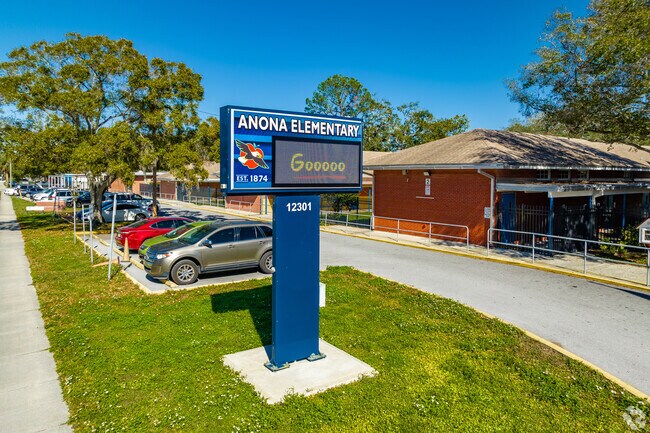 Entrance at Anona Elementary School offers parking for teachers and guest.