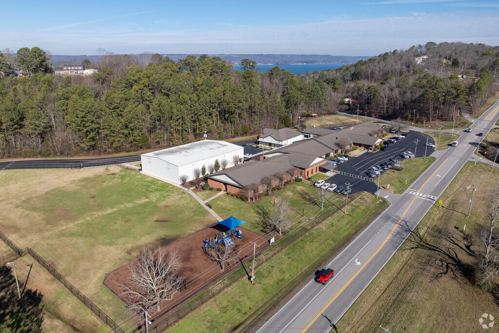 Full campus of Cherokee Elementary School in Guntersville Alabama.