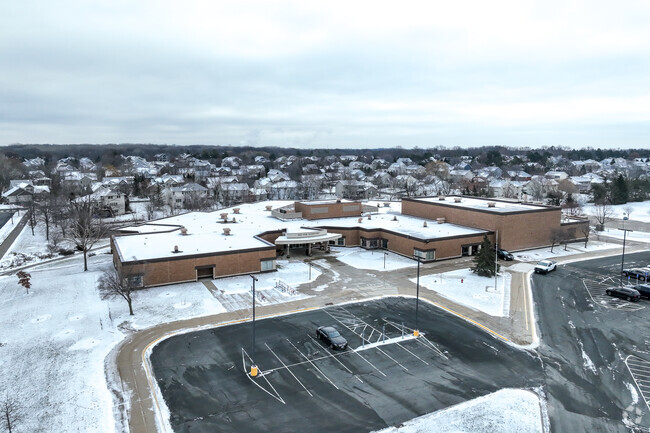 Red Pine Elementary School has a student-teacher ratio of 16 to 1.