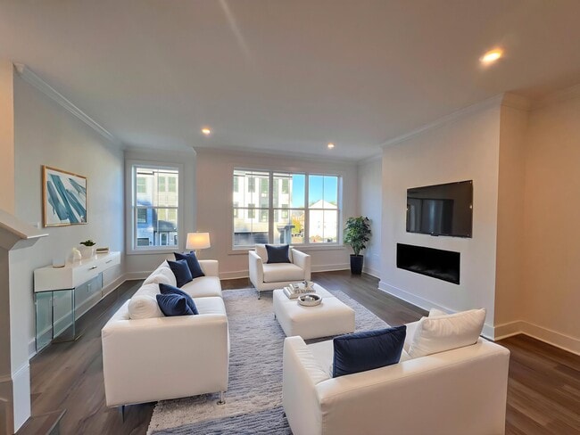 9421 Dandelion Dr, Lorton, VA 22079 - photo 2