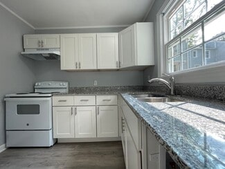 721 W Dolphin St, Siler City, NC 27344