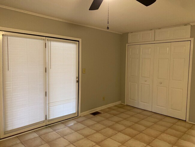 135 Ayers Dr, Jackson, TN 38301 - photo 5