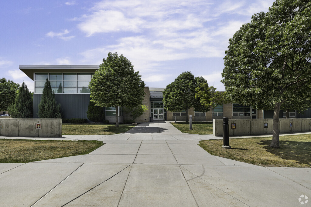 A wide cement sidewalk leads to the entrance at Mountain View Elementary School in Glendale.