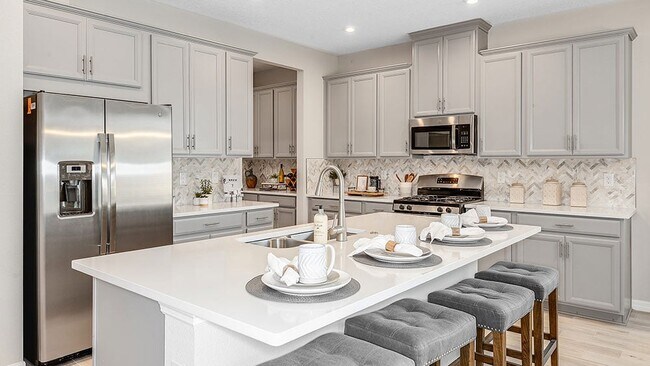 33618 Castaway Loop, Wesley Chapel, FL 33543 - photo 5