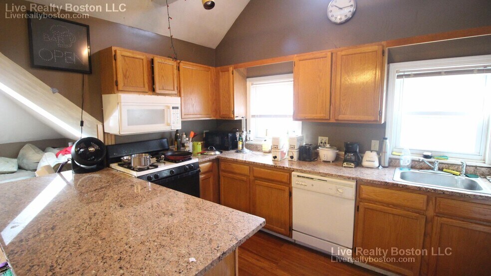 42 Brainerd Rd unit 3, Allston, MA 02134 - photo 1