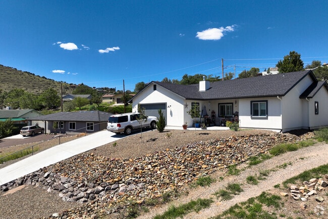 Newer single-story homes in Diamond Valley range from $350,000 to $425,000.