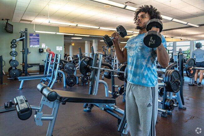 The Riverplex, located near Germantown Hills, features a gym, group exercise classes, and a pool.
