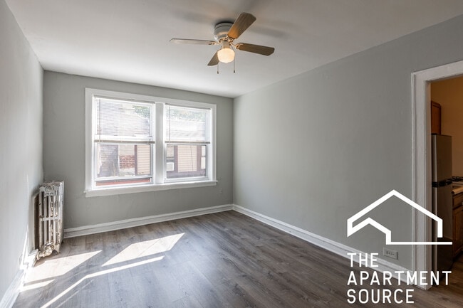 717 W Belmont Ave unit 404, Chicago, IL 60657 - photo 2