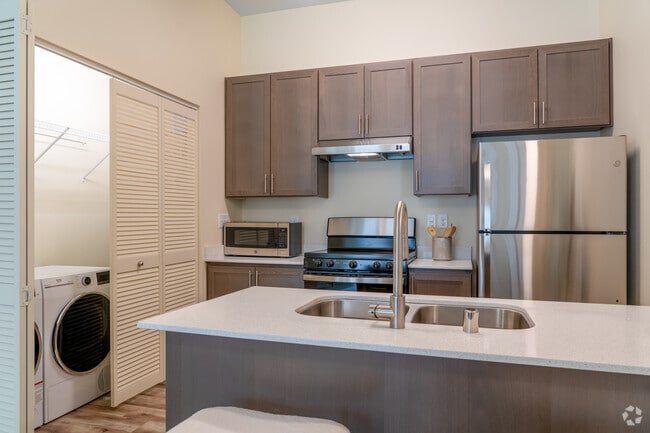 1BR, 1BA, - 696SF - Kitchen